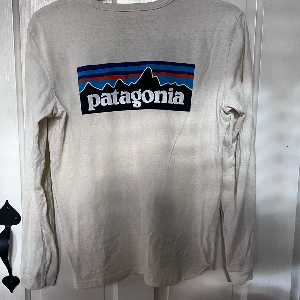 Patagonia Women’s small Long Sleeve shirt
